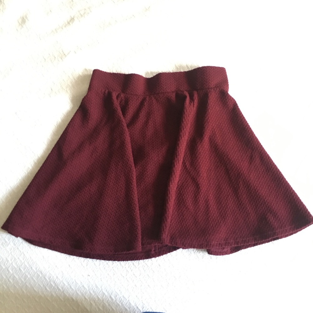 Short maroon skirt
